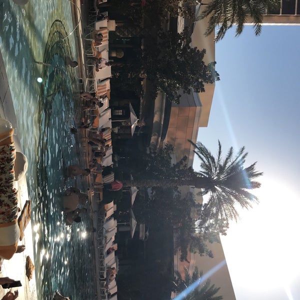 Photo taken at Wynn Las Vegas Pool by Zz on 9/25/2018