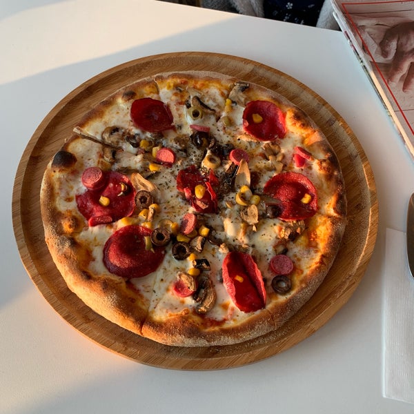 Foto tirada no(a) Pizza Silla por Erol R. em 4/5/2019