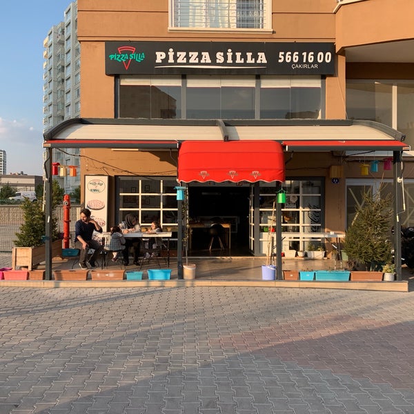 Photo taken at Pizza Silla by Erol R. on 4/5/2019