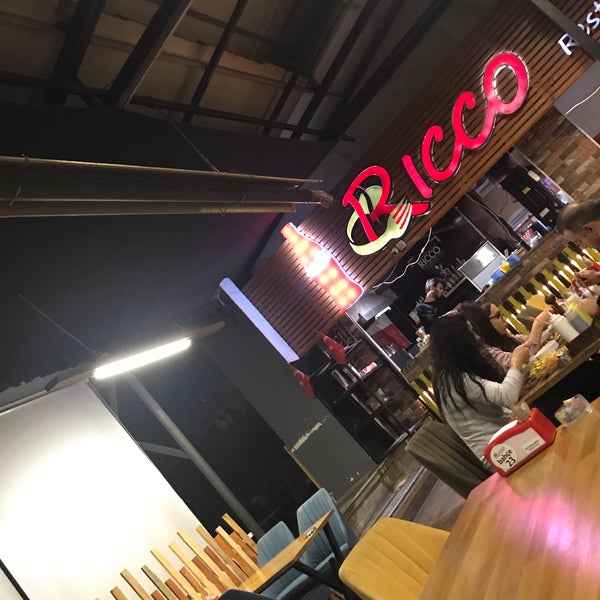 Foto scattata a Ricco Restaurant &amp; Cafe da Süleyman C. il 2/3/2019