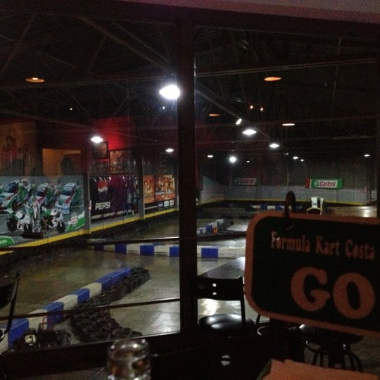 Foto tirada no(a) Formula Kart Indoor por Danny M. em 12/10/2012