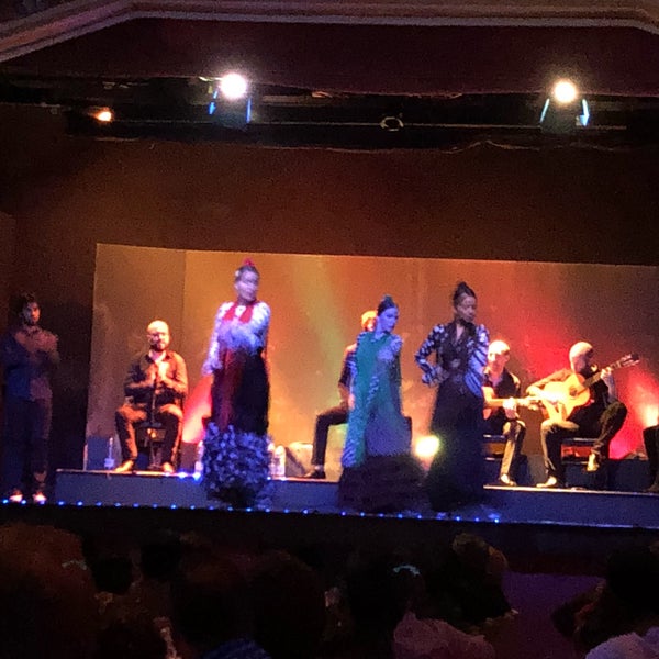 รูปภาพถ่ายที่ Palacio del Flamenco โดย Fatih K. เมื่อ 10/16/2018