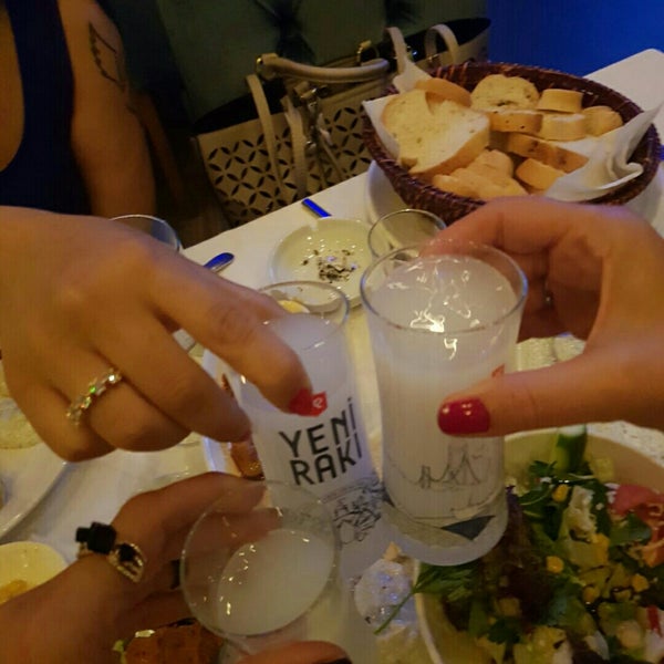 รูปภาพถ่ายที่ Vokalist Restaurant โดย Evşen Ö. เมื่อ 7/30/2017