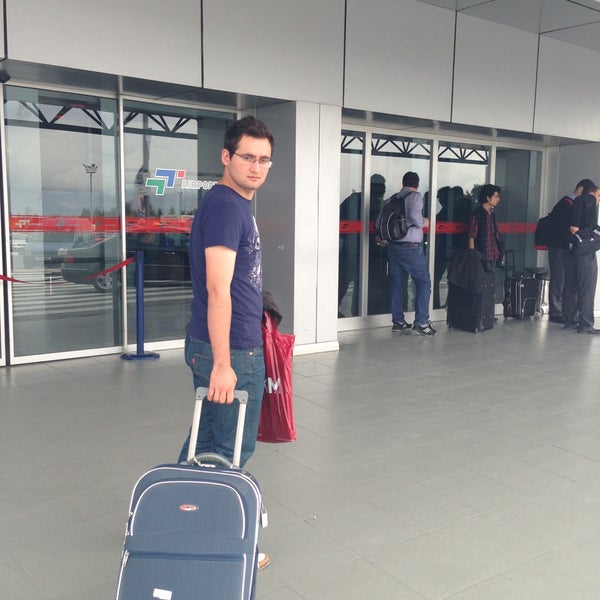 4/15/2013にBurak Oğuz M.がエルカン空港 (ECN)で撮った写真