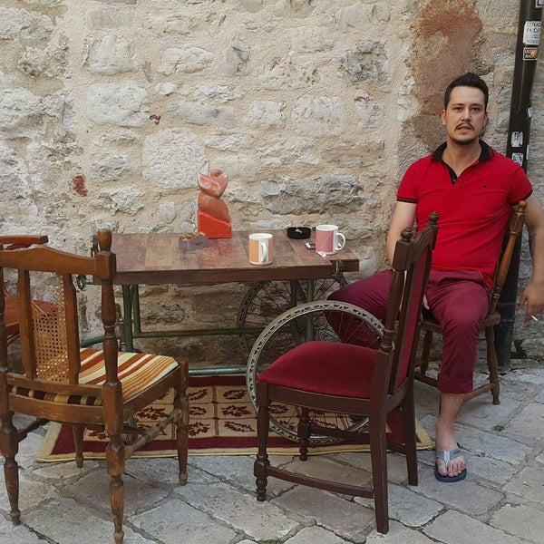 Probably the most authentic caffe in Kotor. During the day chill away from cruise crowds and in the evening buzzin with life