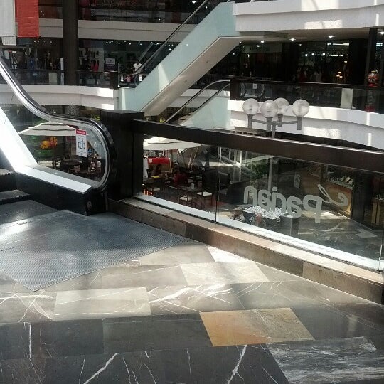 Photo taken at Centro Comercial El Parian by Iván I. on 9/21/2012