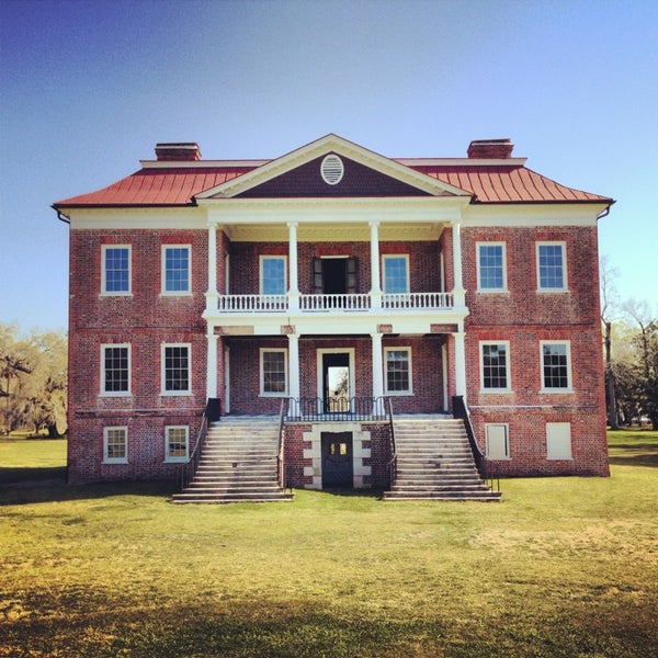 Foto tomada en Drayton Hall  por Teddy W. el 3/29/2013