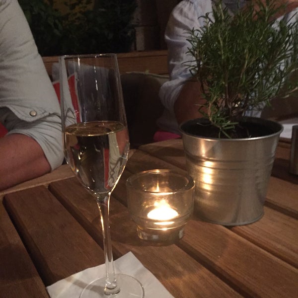 9/3/2015 tarihinde Markus .ziyaretçi tarafından Drop Restaurant Bar'de çekilen fotoğraf