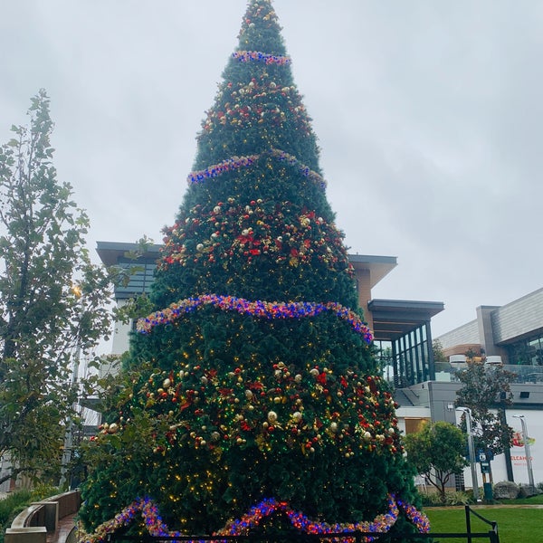 12/1/2019 tarihinde Mingyu L.ziyaretçi tarafından Hillsdale Shopping Center'de çekilen fotoğraf