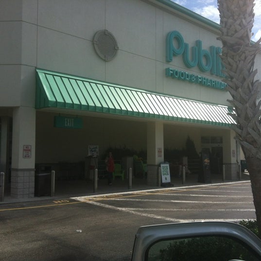 Publix Grocery Store in Englewood