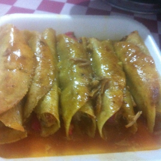 Photo taken at Taquería &quot;El Cheff&quot; by Oswaldo on 11/5/2012