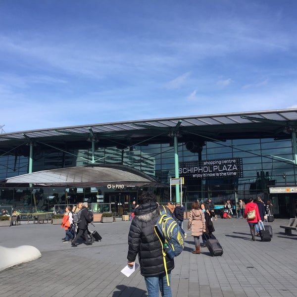 Foto diambil di Bandar Udara Amsterdam Schiphol (AMS) oleh Merve A. pada 3/9/2018