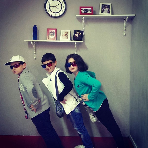 Выставка иллюзий и самообмана «Путешествие в Зазеркалье