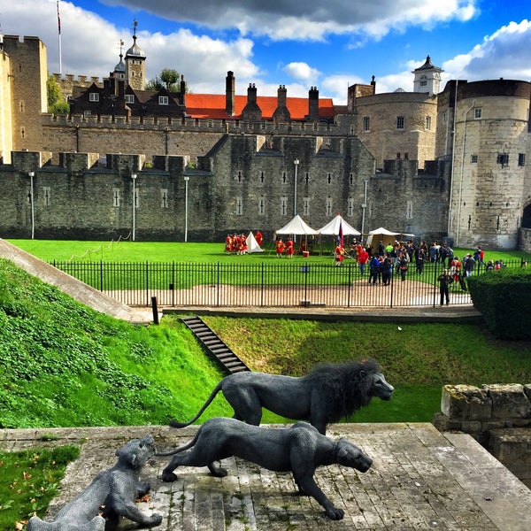 Photo taken at Tower of London by Tülay M. on 9/26/2015