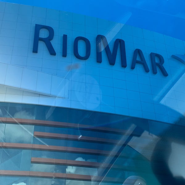 รูปภาพถ่ายที่ Shopping RioMar โดย Sandra C. เมื่อ 2/14/2020