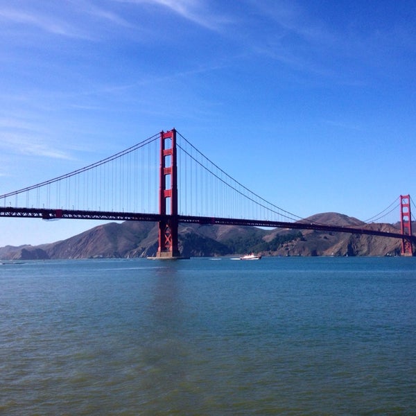Foto tirada no(a) *CLOSED* Golden Gate Bridge Walking Tour por Mariya G. em 10/2/2013