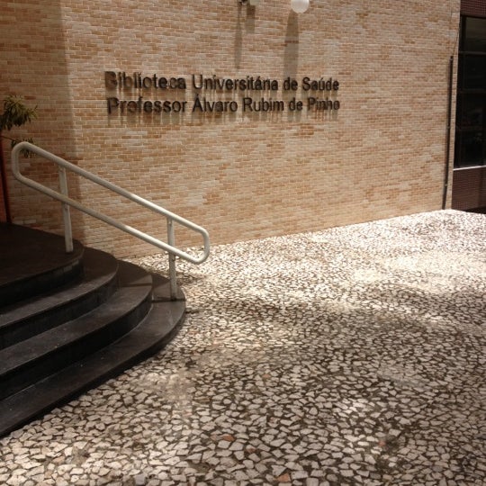 Foto tirada no(a) Biblioteca Universitária de Saúde Professor Álvaro Rubim de Pinho por Bruno S. em 10/3/2012