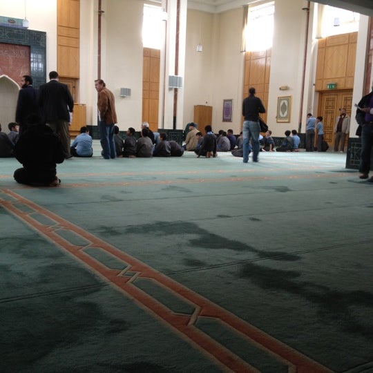 Photo taken at Clonskeagh Mosque by Afiq K. on 9/19/2012