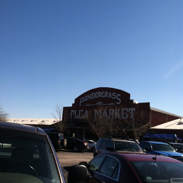 Das Foto wurde bei Pendergrass Flea Market von Julie am 1/18/2014 aufgenommen