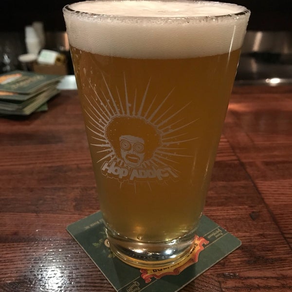 Photo taken at STONE Craft Beer &amp; Whisky Bar by StR J. on 9/12/2018