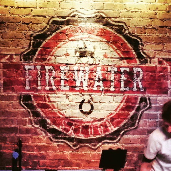 Foto tirada no(a) Firewater Saloon por Jed S. em 6/27/2015