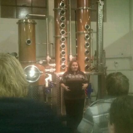 รูปภาพถ่ายที่ Great Lakes Distillery โดย Jed S. เมื่อ 12/27/2012