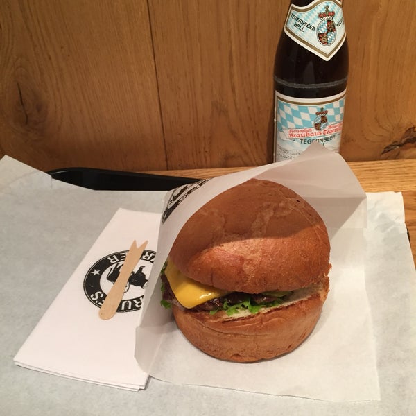 Foto scattata a Ruff&#39;s Burger Marienplatz da Florian il 10/31/2017