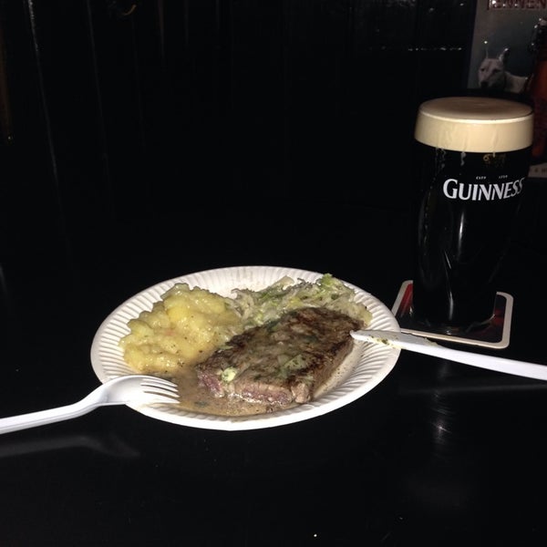 Foto tirada no(a) Finn McCool&#39;s Irish Bar por Florian em 7/12/2014