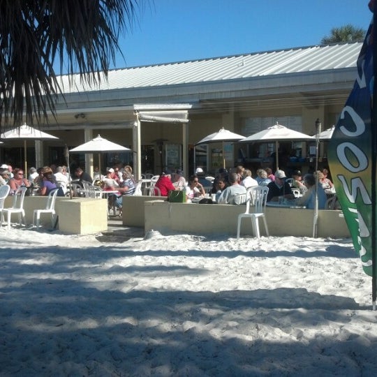 Das Foto wurde bei Anna Maria Island Beach Cafe von Steve HD S. am 11/10/2012 aufgenommen