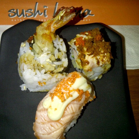 Foto diambil di Sushi Hana oleh Pinni L. pada 3/30/2013
