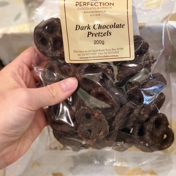 Foto tirada no(a) Perfection Chocolates &amp; Sweets por J K. em 12/22/2018