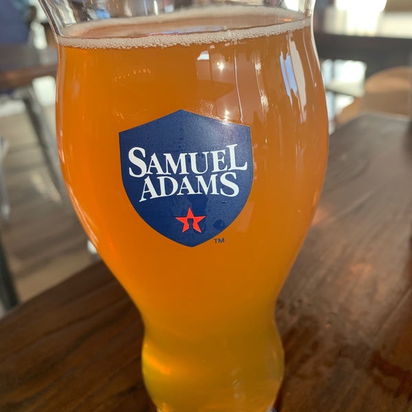 Foto scattata a Samuel Adams Atlanta Brew House da Brew With A V. il 5/13/2019
