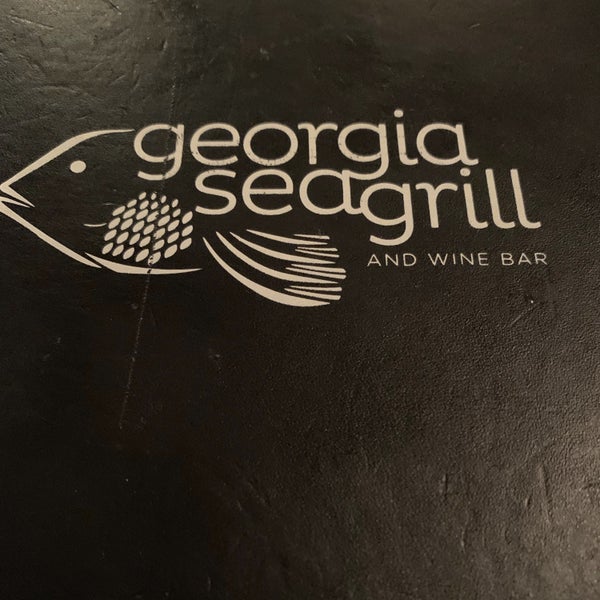 Photo prise au Georgia Sea Grill par Brew With A V. le3/22/2019