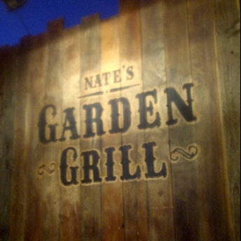 Снимок сделан в Nate&#39;s Garden Grill пользователем Rosemary B. 6/26/2013