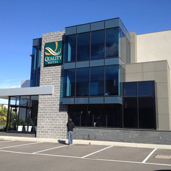 Taylors Lakes Hotel Hotel