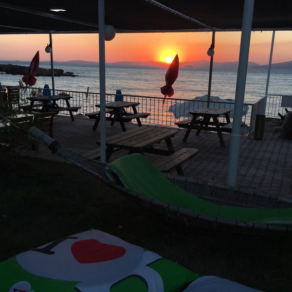 รูปภาพถ่ายที่ Rainbow Bay Özdere / Beach Hotel Restaurant โดย Uğur P. เมื่อ 7/24/2016