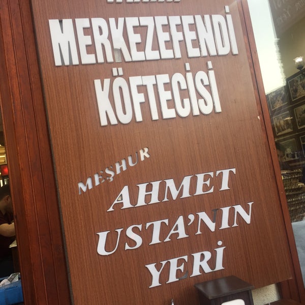 Photo prise au Tarihi Merkezefendi Köftecisi Ahmet Usta par Nilay le4/28/2017