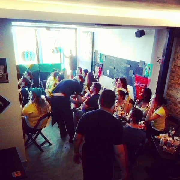 รูปภาพถ่ายที่ Beer Legends - Bar e Cervejaria โดย Alexandre D. เมื่อ 6/28/2014