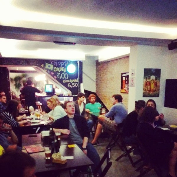 รูปภาพถ่ายที่ Beer Legends - Bar e Cervejaria โดย Alexandre D. เมื่อ 6/15/2014
