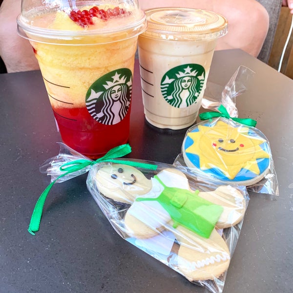 Foto scattata a Starbucks da Elise ❥. il 8/4/2019
