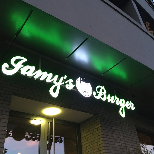 Снимок сделан в Jamy&#39;s Burger пользователем Onno 3/9/2015