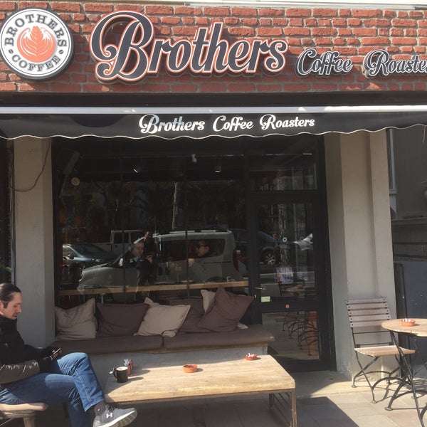 2/22/2019 tarihinde Ömer cüneyt B.ziyaretçi tarafından Brothers Coffee Roasters'de çekilen fotoğraf