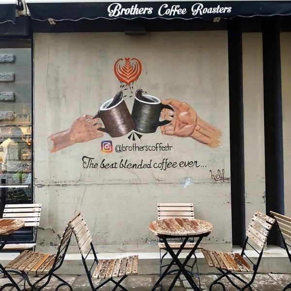 Foto tirada no(a) Brothers Coffee Roasters por Ömer cüneyt B. em 6/19/2019