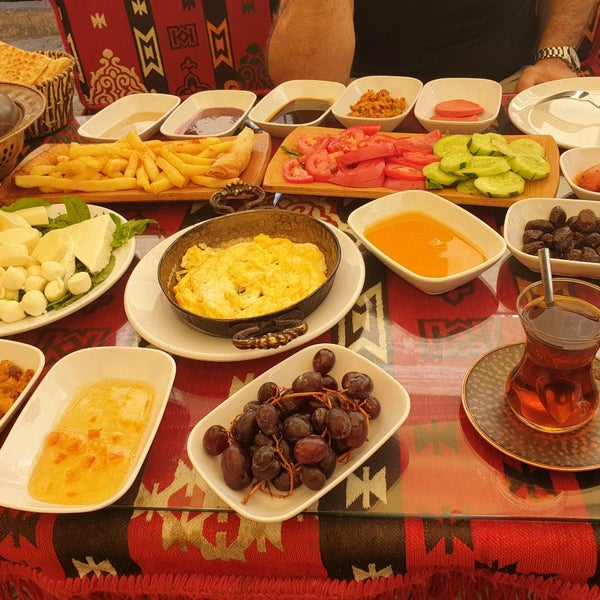 10/2/2021에 Gülüstan K.님이 Büdeyri Âlâ Cafe에서 찍은 사진