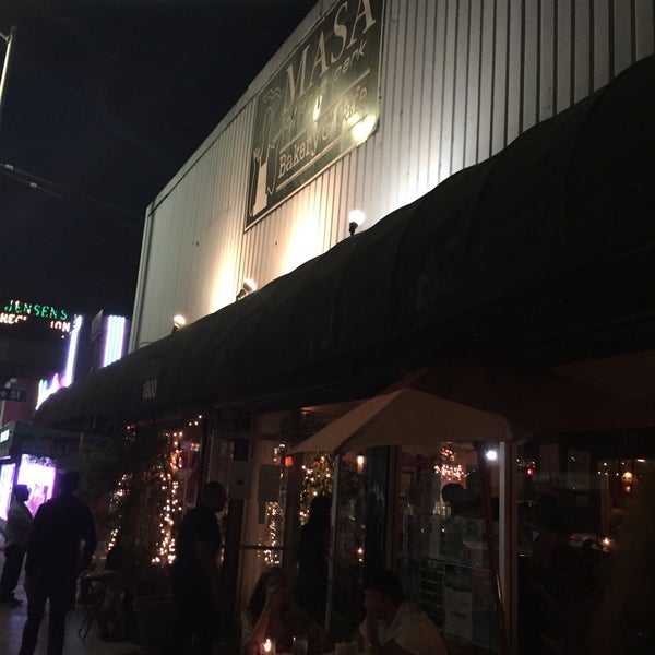 Foto scattata a Masa of Echo Park Bakery &amp; Cafe da maa_aaru il 6/17/2017