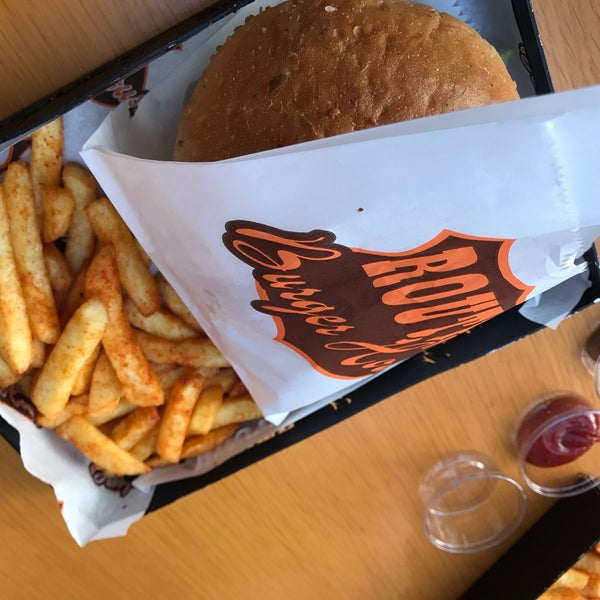 10/31/2018 tarihinde Serkan T.ziyaretçi tarafından Route Burger House'de çekilen fotoğraf