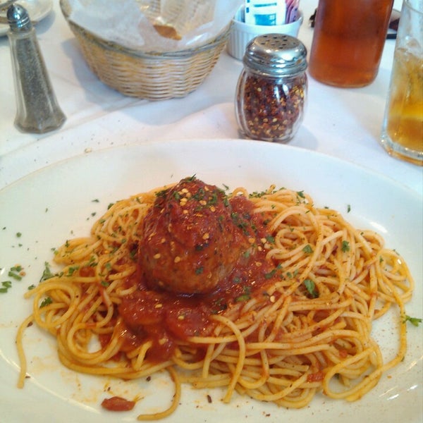 Photo taken at Gianni&#39;s Ristorante by Bo A. on 6/17/2013