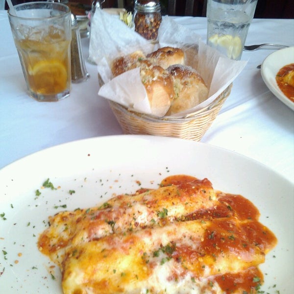 Photo taken at Gianni&#39;s Ristorante by Bo A. on 4/26/2013