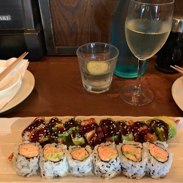 Foto diambil di Domo Sushi oleh Ekaterina K. pada 5/23/2019