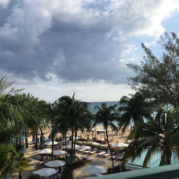 Снимок сделан в The Westin Grand Cayman Seven Mile Beach Resort &amp; Spa пользователем Andrew F. 6/20/2016